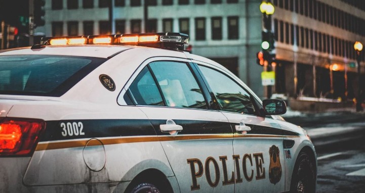 Mimpi polis (18 makna yang berkaitan)